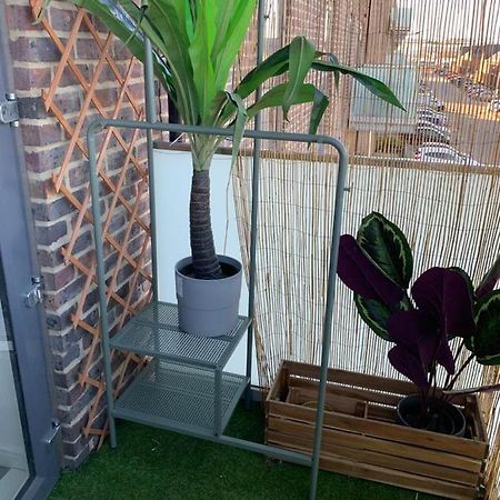 Lovely 1-Bed Serviced Apartment With Free Parking West Thurrock Buitenkant foto