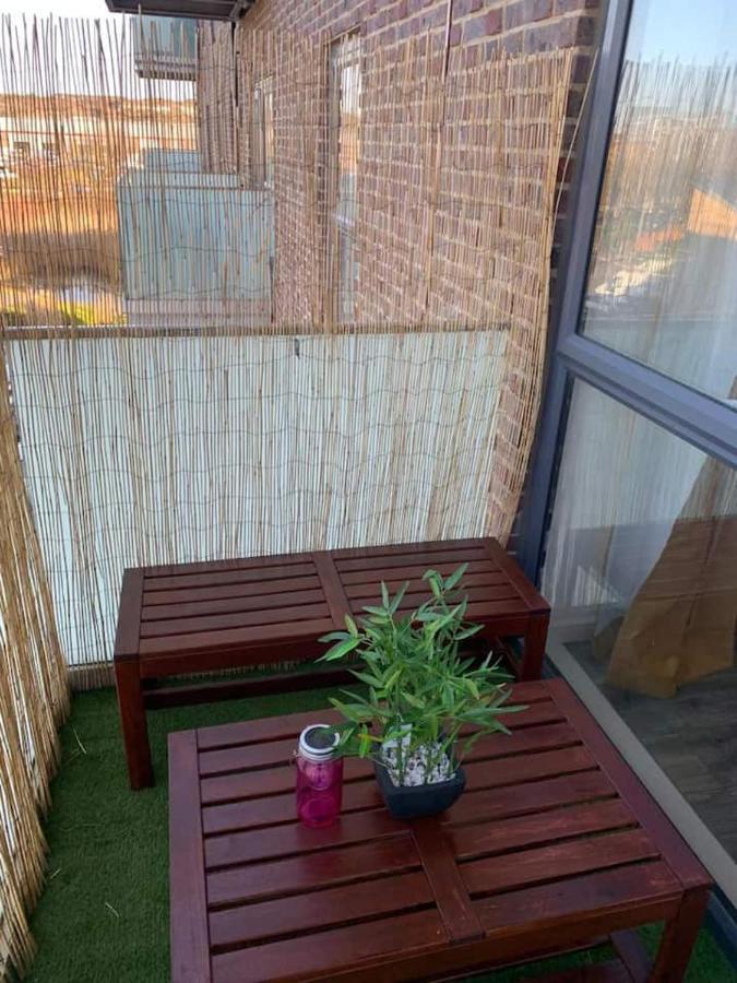 Lovely 1-Bed Serviced Apartment With Free Parking West Thurrock Buitenkant foto